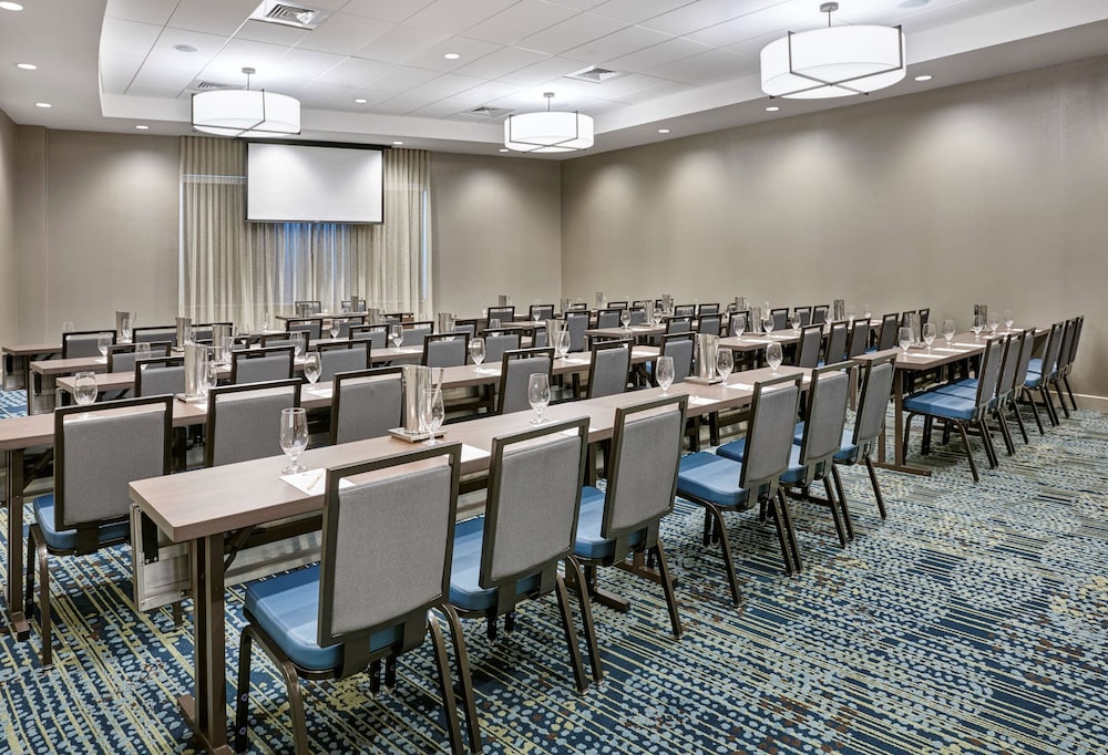 DOUBLETREE BY HILTON HOTEL CHARLOTTE 60/76