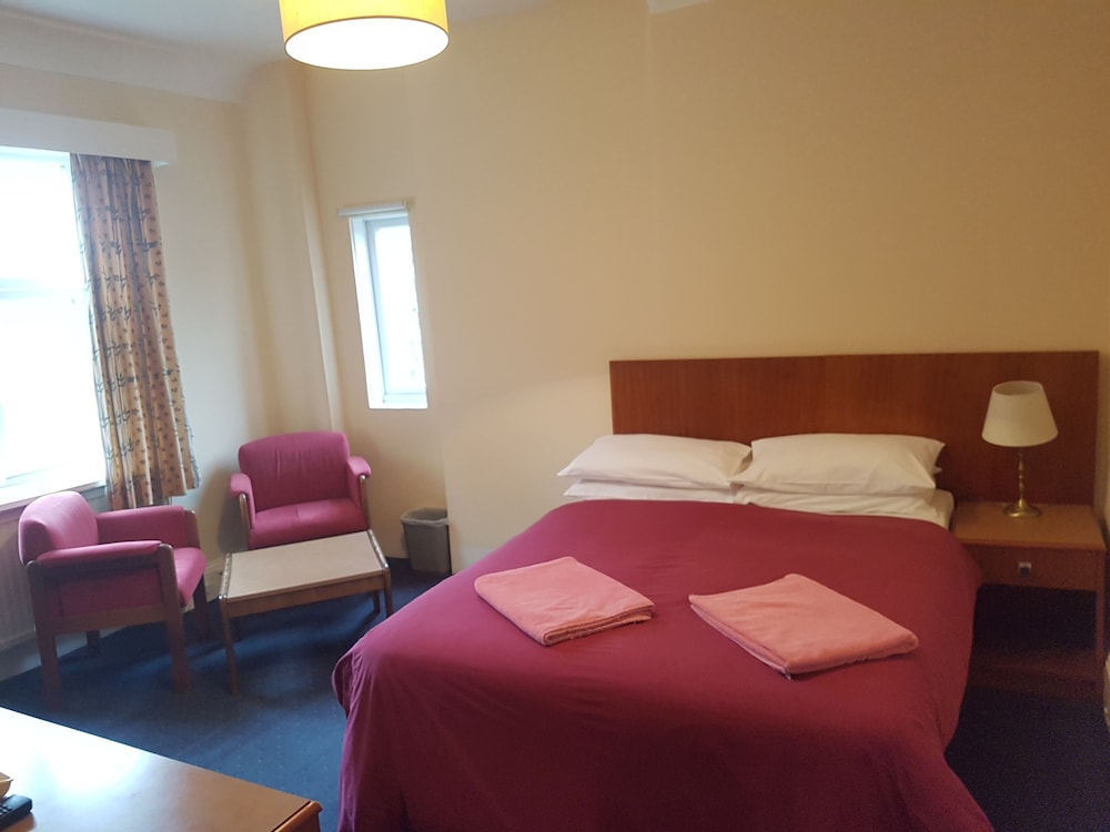 Avoca House Hotel 7/46