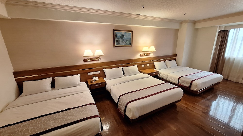 Family, 3 Double Beds