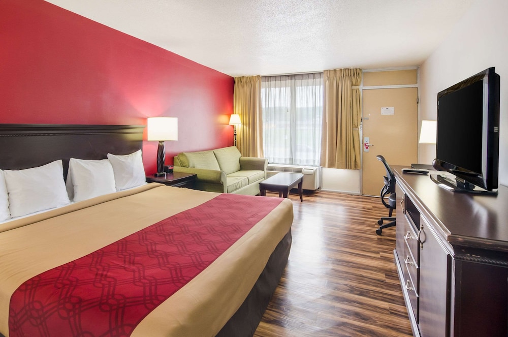 Econo Lodge Marion I-81 20/36