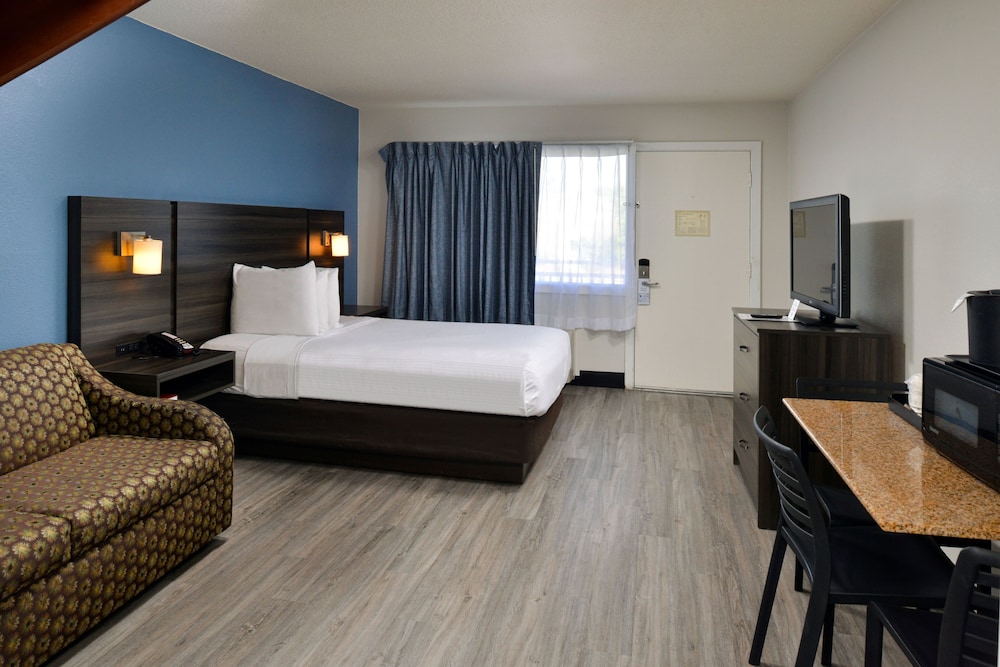 SureStay Hotel by Best Western Virginia Beach Royal Clipper 25/45