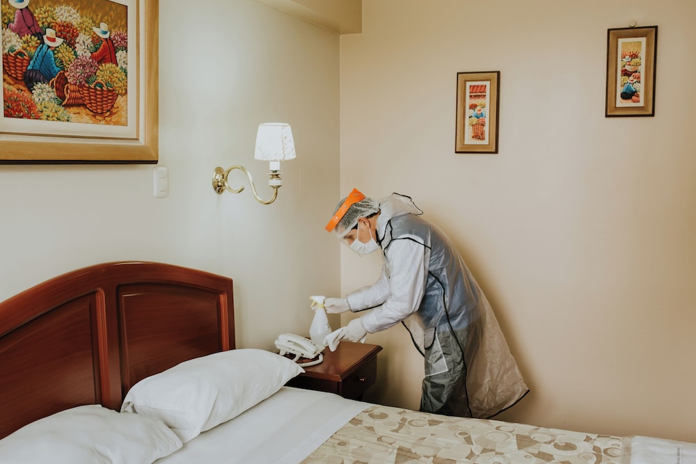 MANHATTAN INN AIRPORT HOTEL 38/73