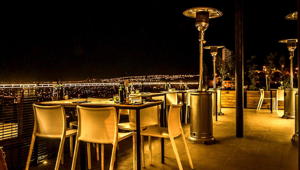 Verso Hotel 37/50