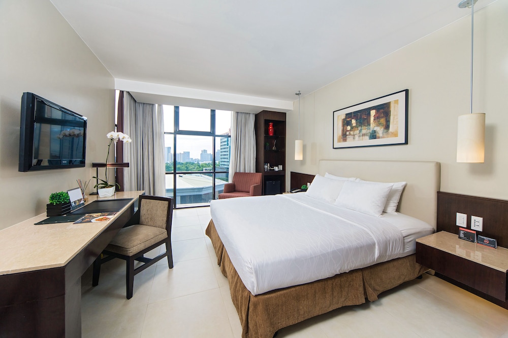 B Hotel Alabang 13/54