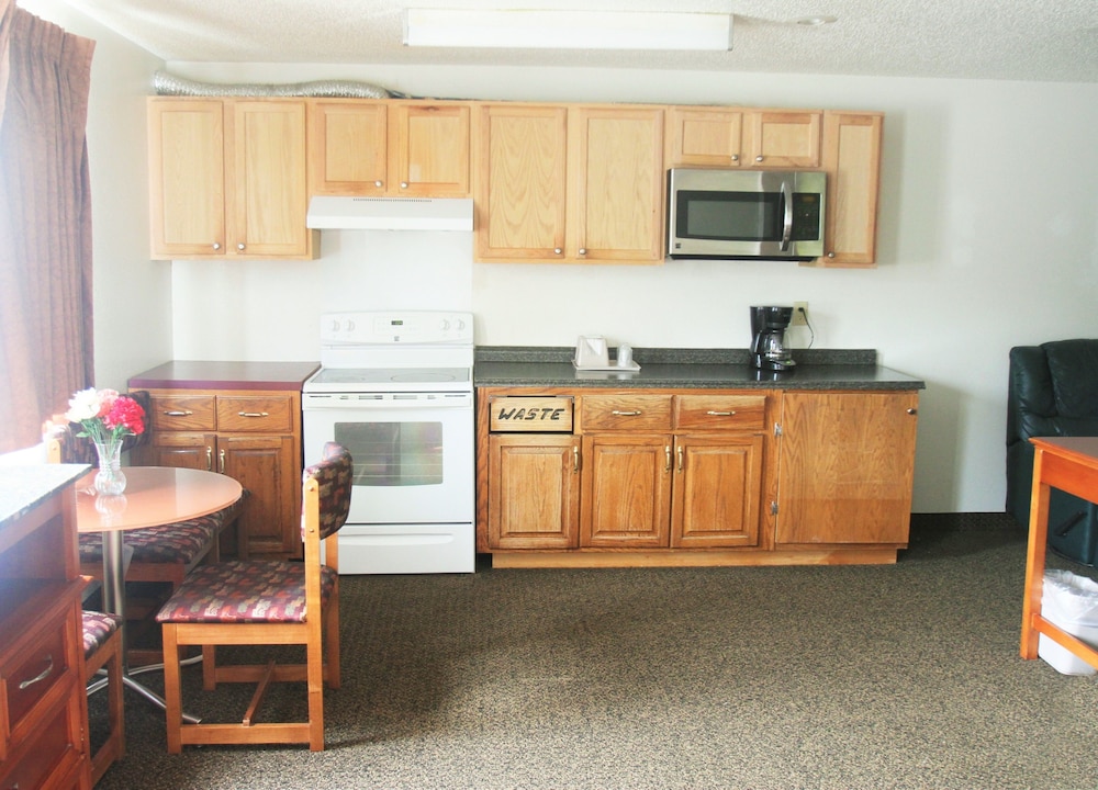 Super 8 by Wyndham South Boston VA 28/31