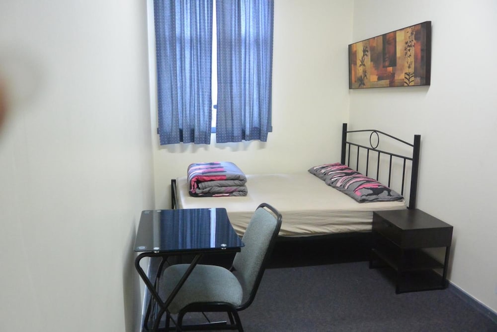 Elizabeth Hostel 50/62