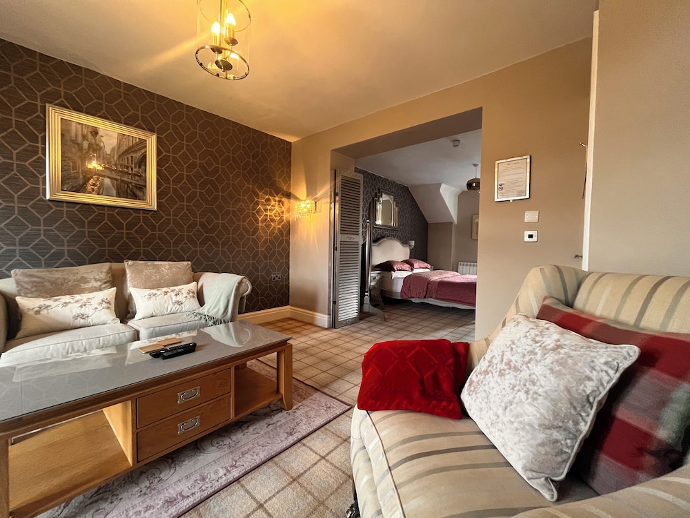 Bowness Bay Suites 9/31