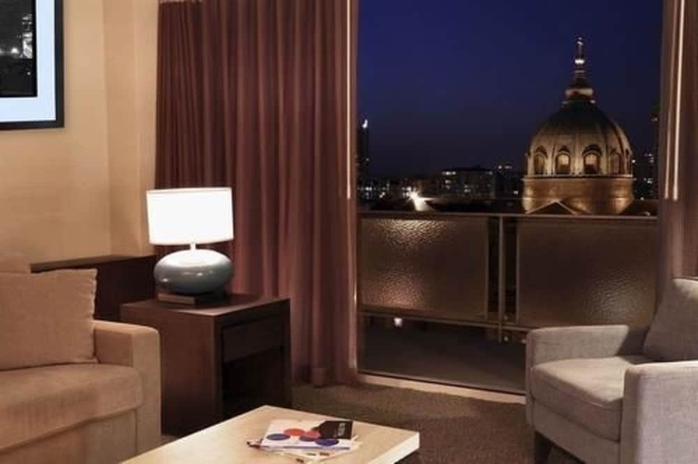 The Windsor Suites 36/44
