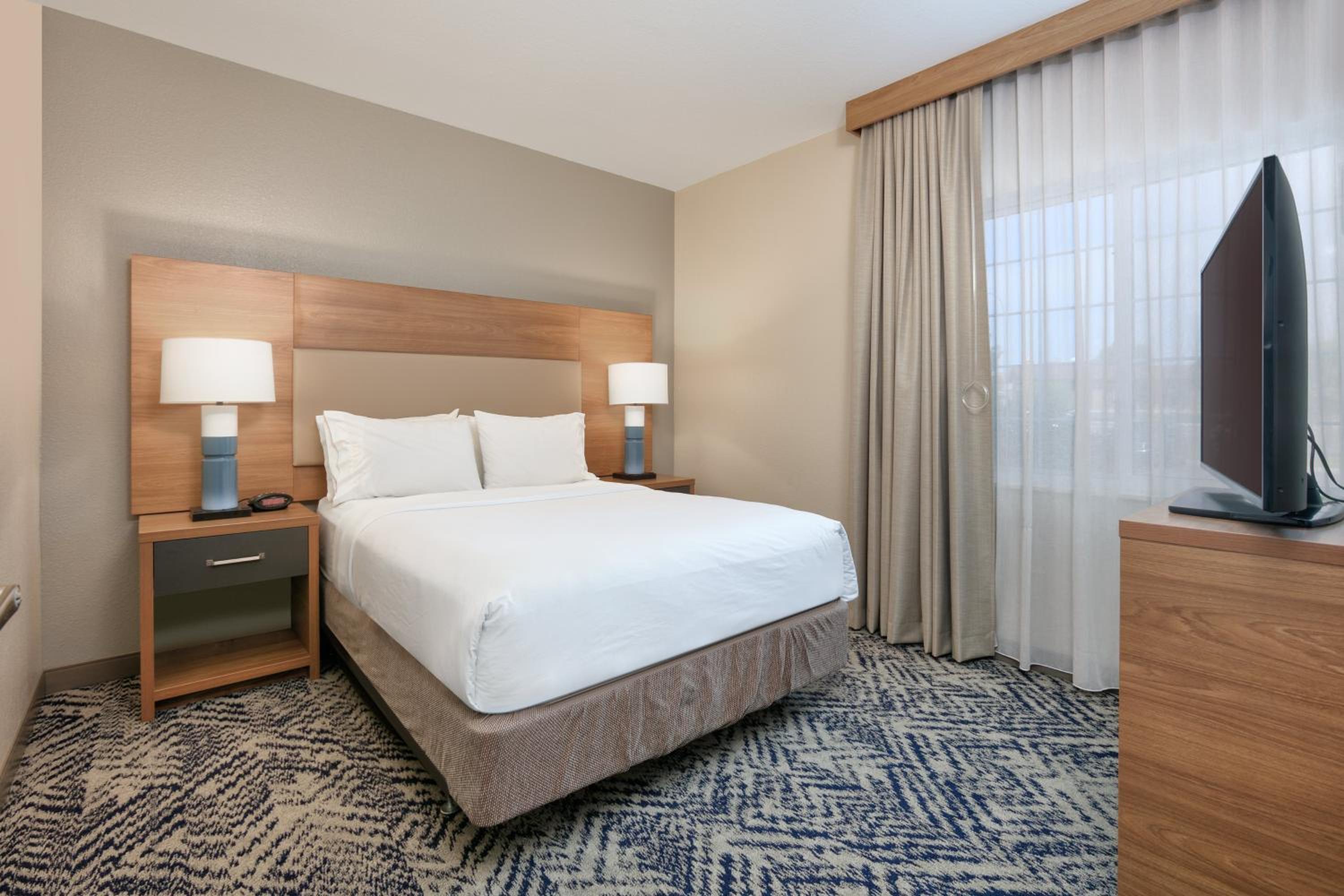 جناح بسرير كوين بشرفة، Candlewood Suites Idaho Falls 3/5