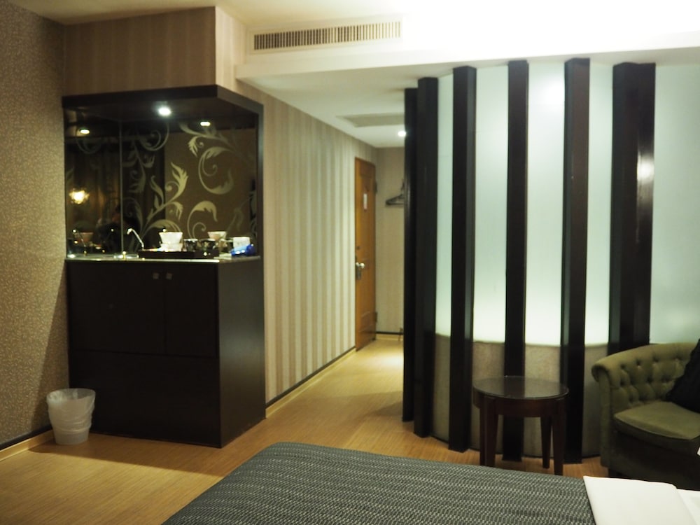 The Riverside Hotel & Motel 4/49