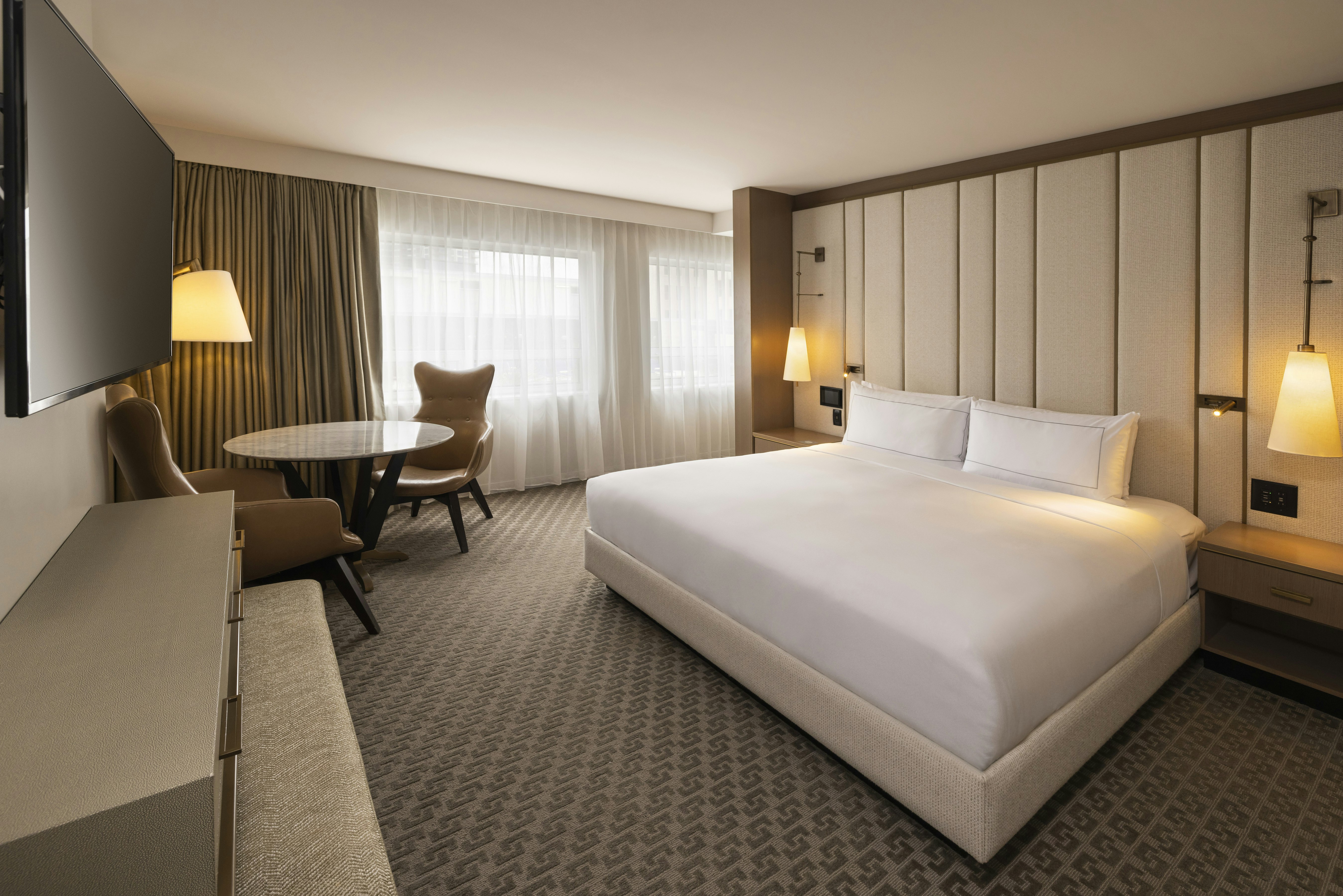 غرفة ديلوكس بسرير كينج، The Statler Dallas Curio Collection By Hilton 2/5