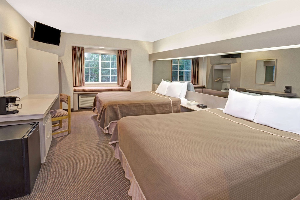Red Lion Inn & Suites Elk Grove Village, IL 11/42