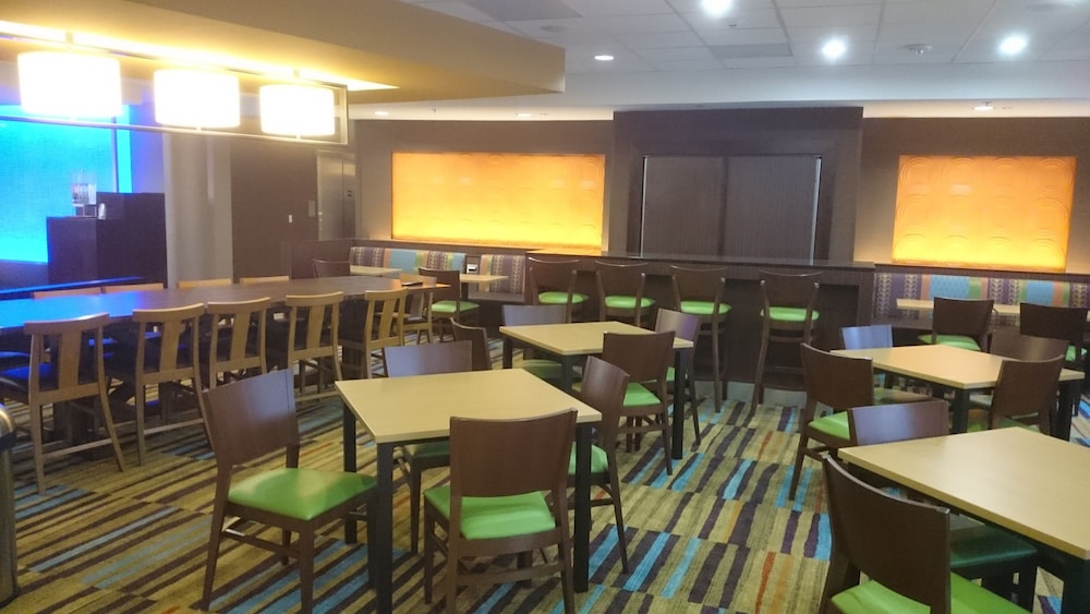 Fairfield Inn Suites Cuero 40/54