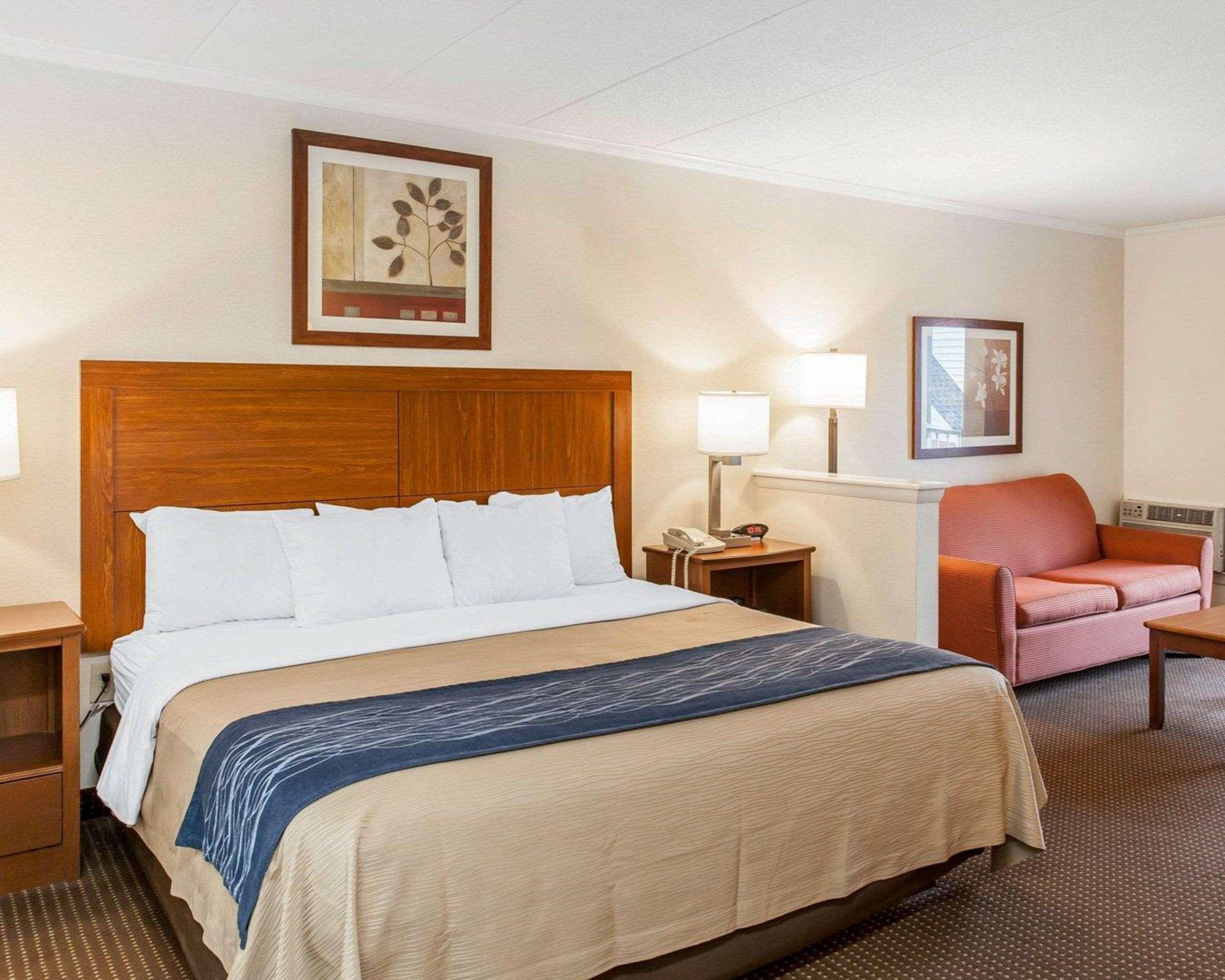 EFFICIENCY, KING BED, ACCESSIBLE
