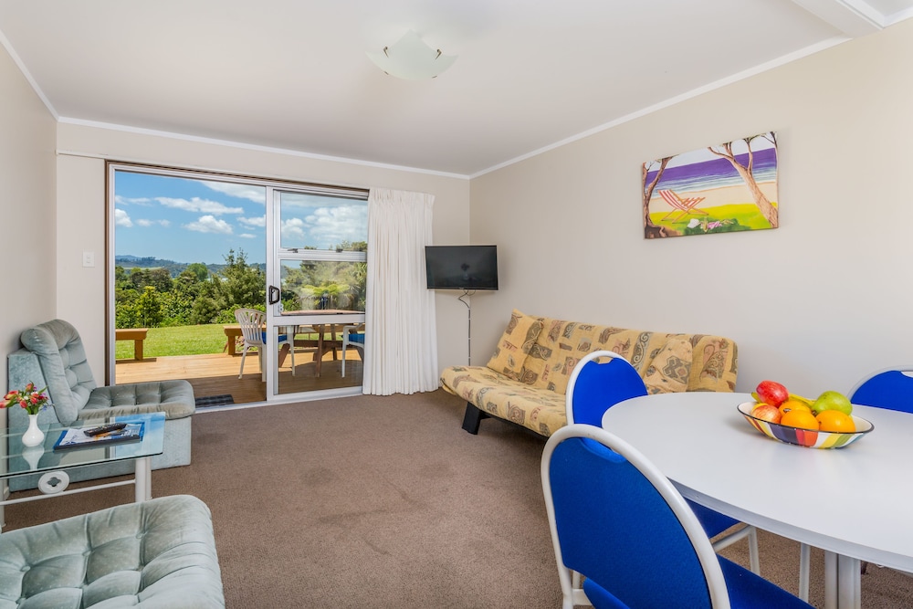 Aloha Seaview Resort Motel 42/68
