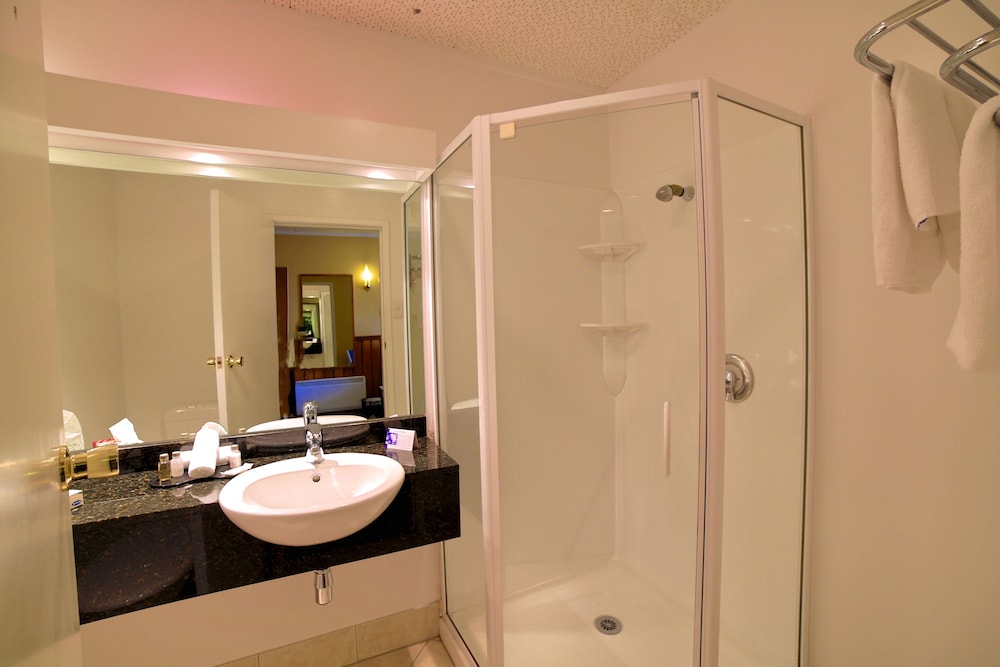 Brentwood Hotel 11/54