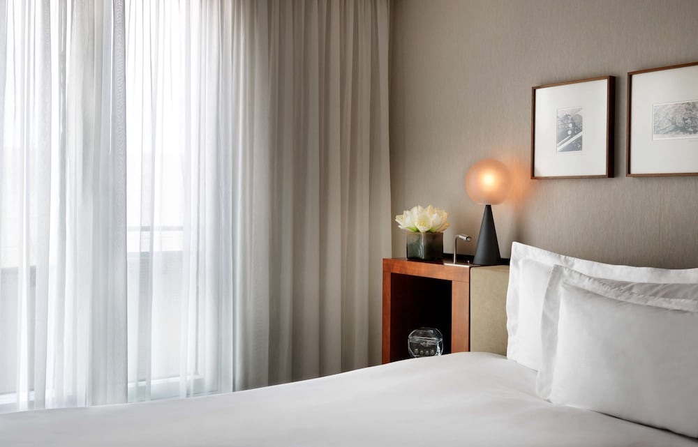 GRAND HYATT BERLIN 11/80