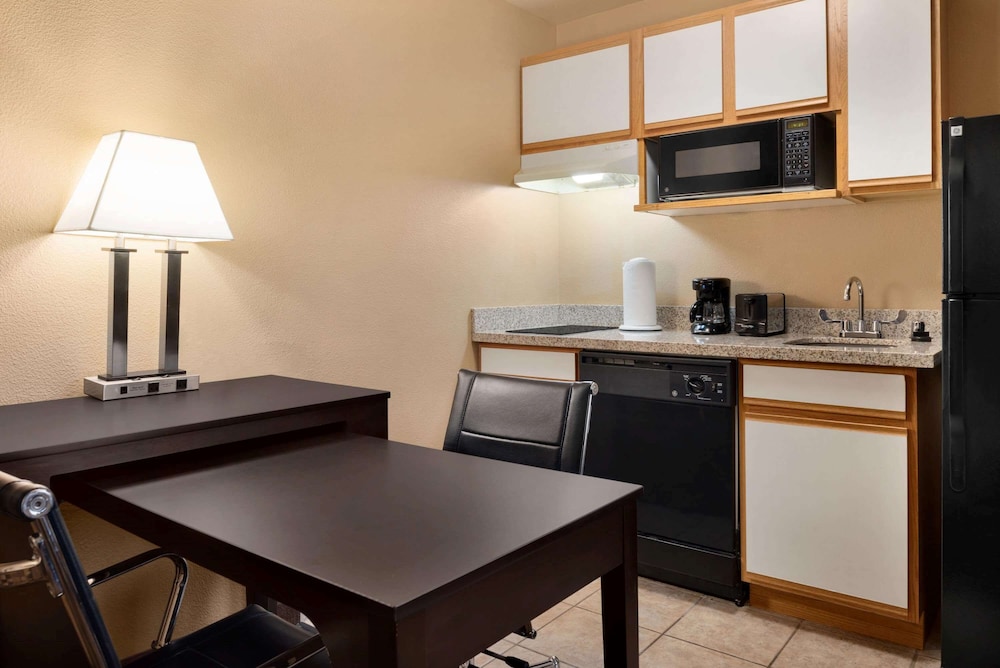 Hawthorn Extended Stay by Wyndham Oak Creek 7/20