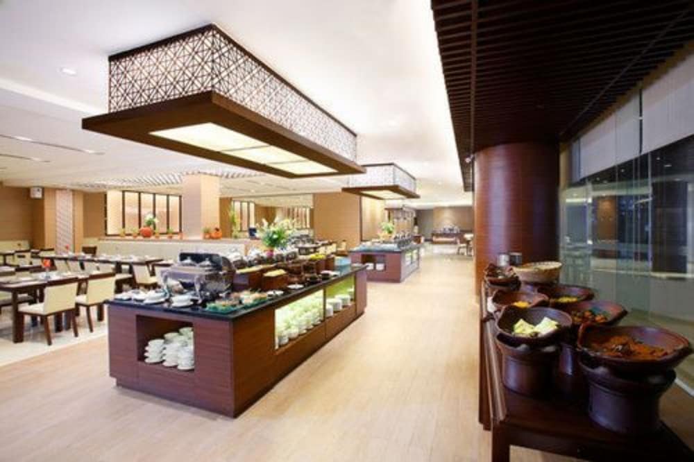 Santika Premiere Bintaro 64/78