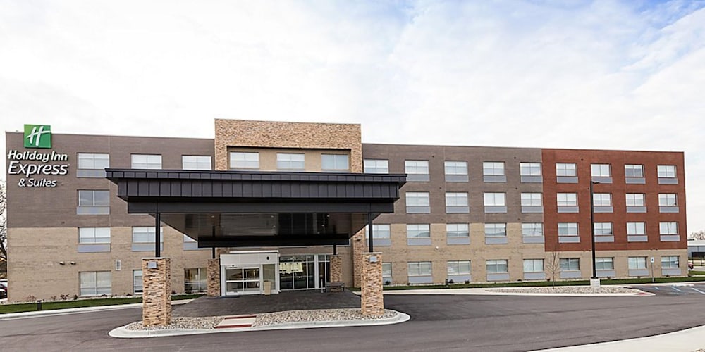 Holiday Inn Express Suites Michigan City 3/46