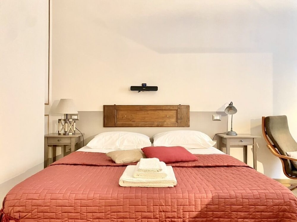 Roome B&B 7/33