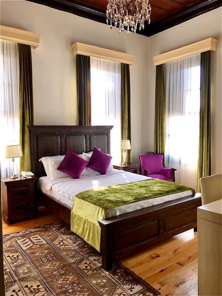 DELUXE, DOUBLE BED, CITY VIEW