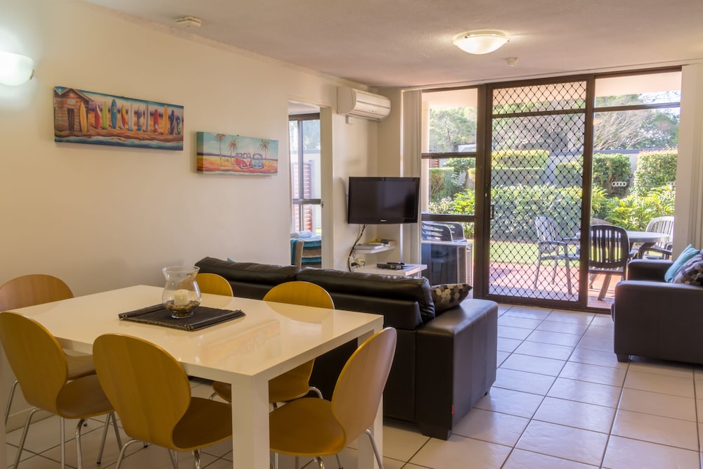 WINDWARD APARTMENTS 61/81