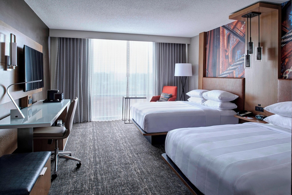 Club, 2 Queen Beds