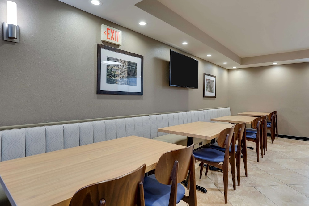 Drury Inn and Suites St Louis St Peters 44/50