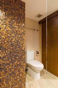 Asia Hotels Group (Poonpetch Hotel) 13/63