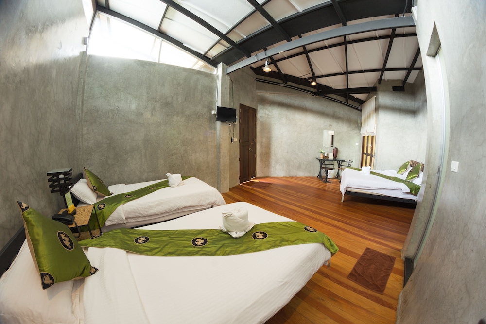 Hern Lhin Natural Resort 20/35