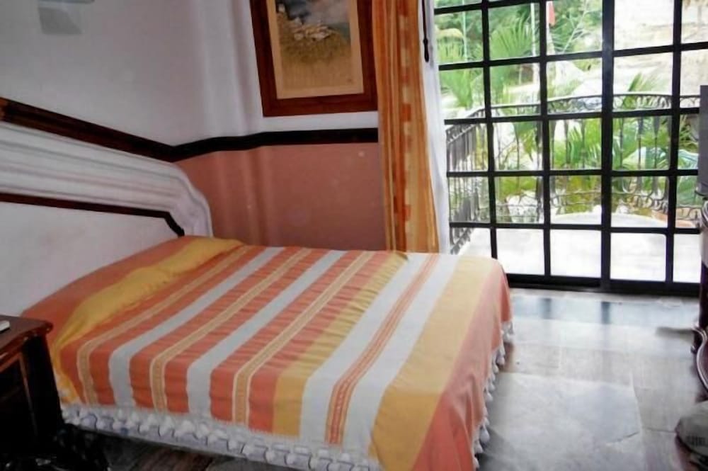 Canadian Resorts Huatulco 9/30