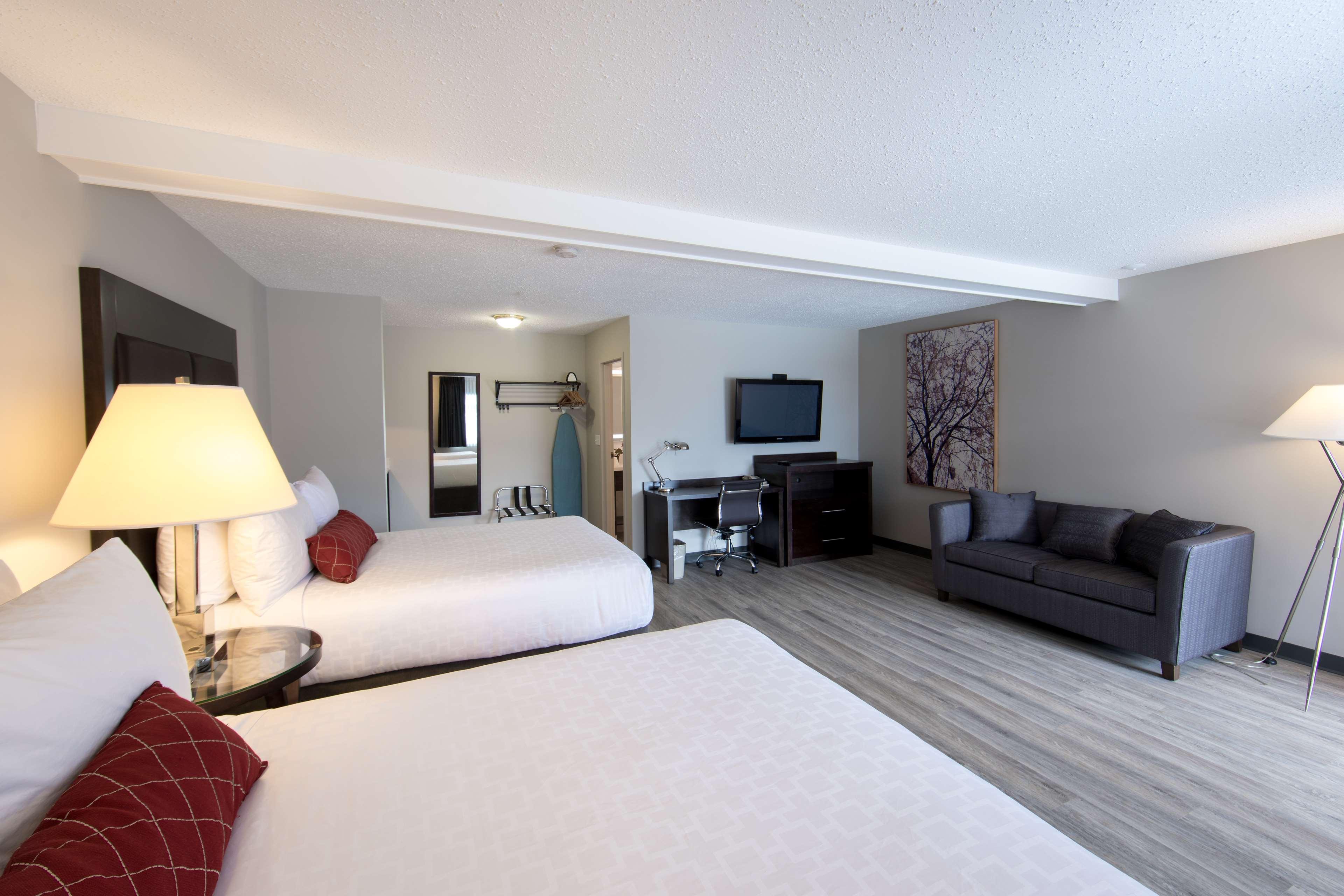 جناح بسريرين كوين مع أريكة بمطبخ صغير، SureStay Hotel by Best Western Castlegar 3/4