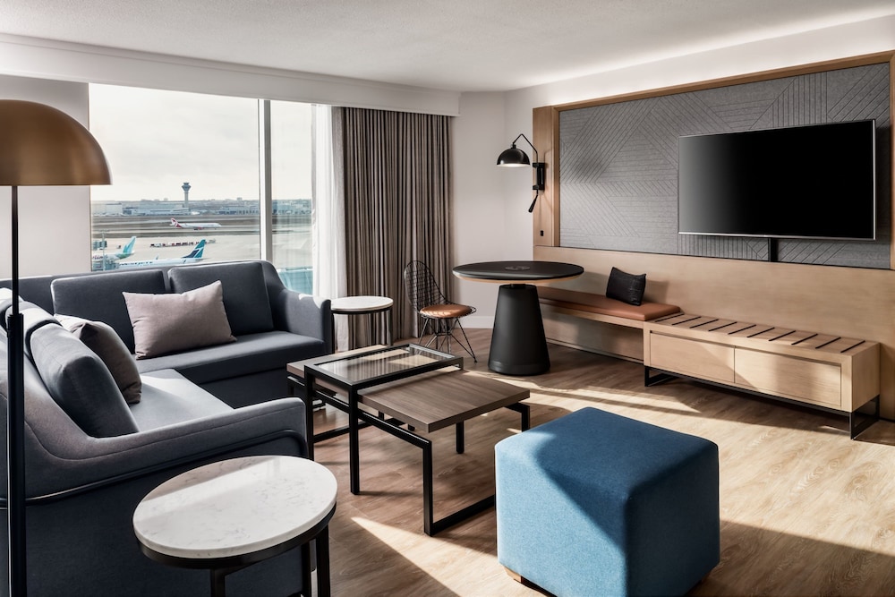 Sheraton Gateway Hotel in Toronto International Airport 18/30