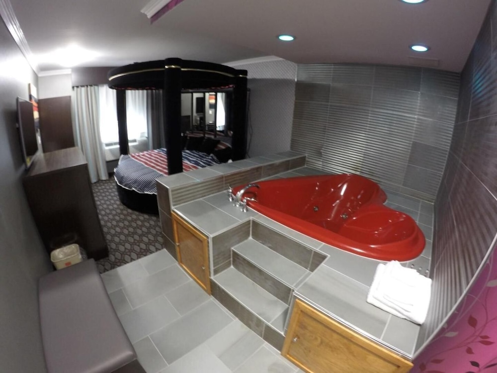 Red Carpet Inn Elmwood Park 32/48