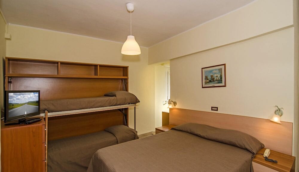 HOTEL LAURIN 13/46