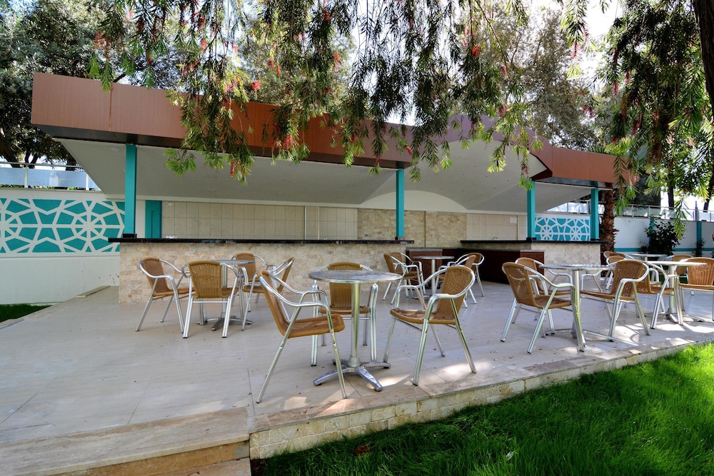 Ananas Hotel 30/33