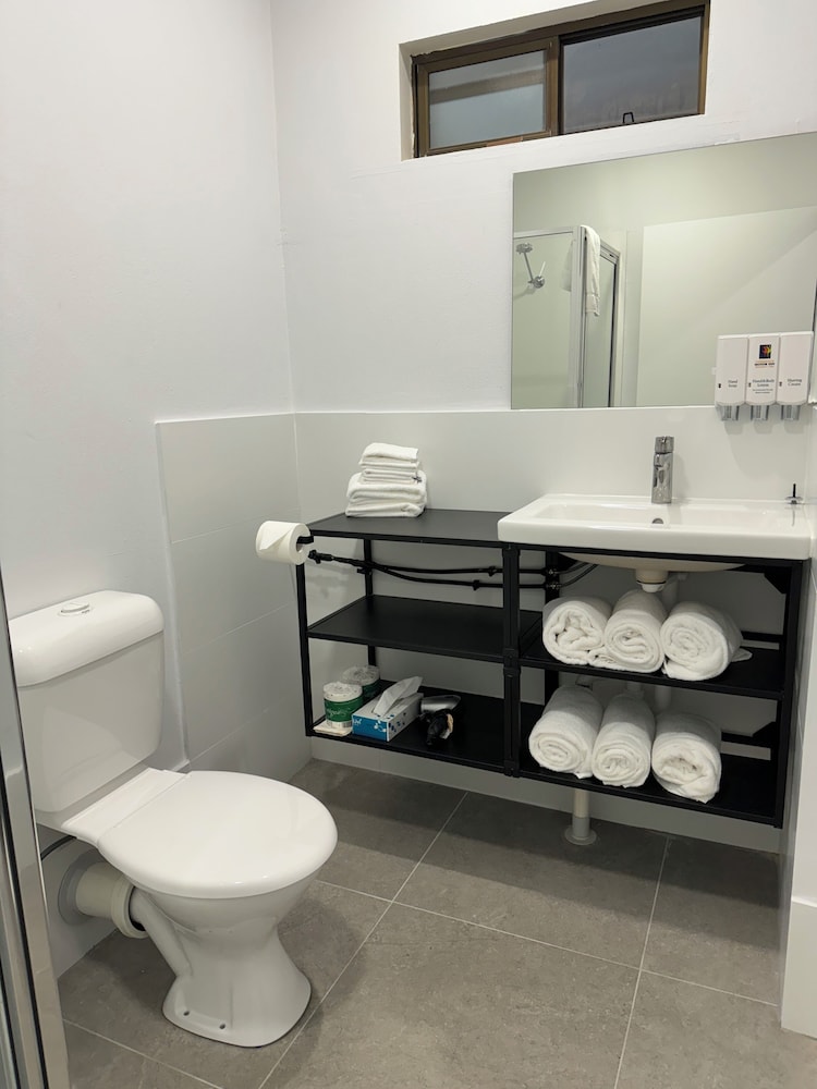 Renovated, 2 Bedrooms, Family Suite, Family, Queen and Twin Beds, Balcony