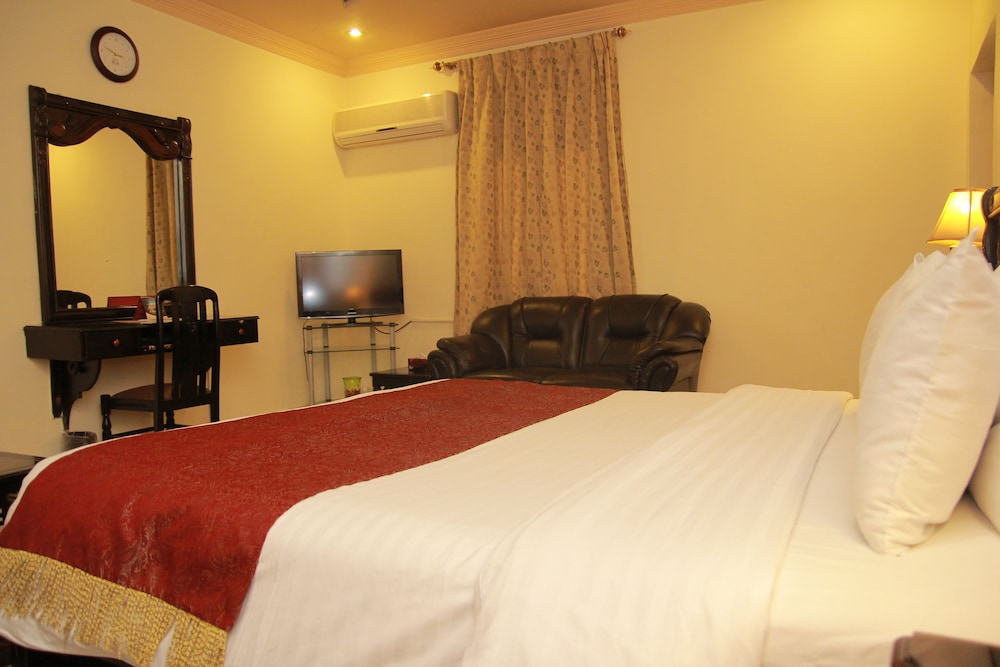 Room at Hotel One Lalazar Multan, MULTAN