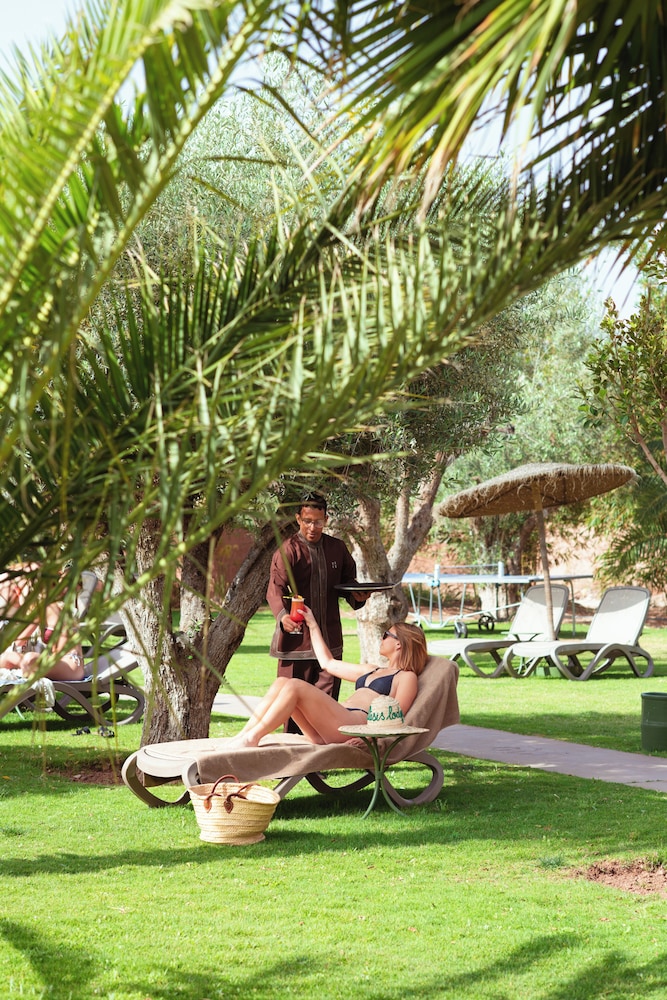 Oasis Lodges 70/72