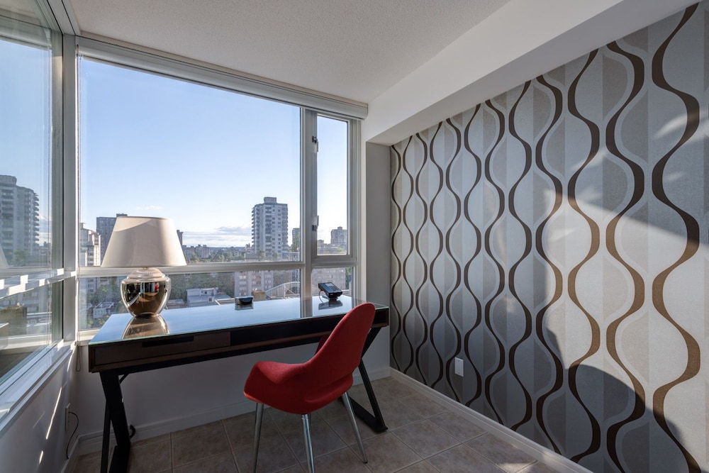 Carmana Hotel and Suites 35/39