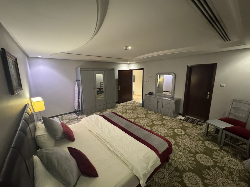 ثلاثة وستون أجنحة فندقية(Sixty Three Hotel) 12/50