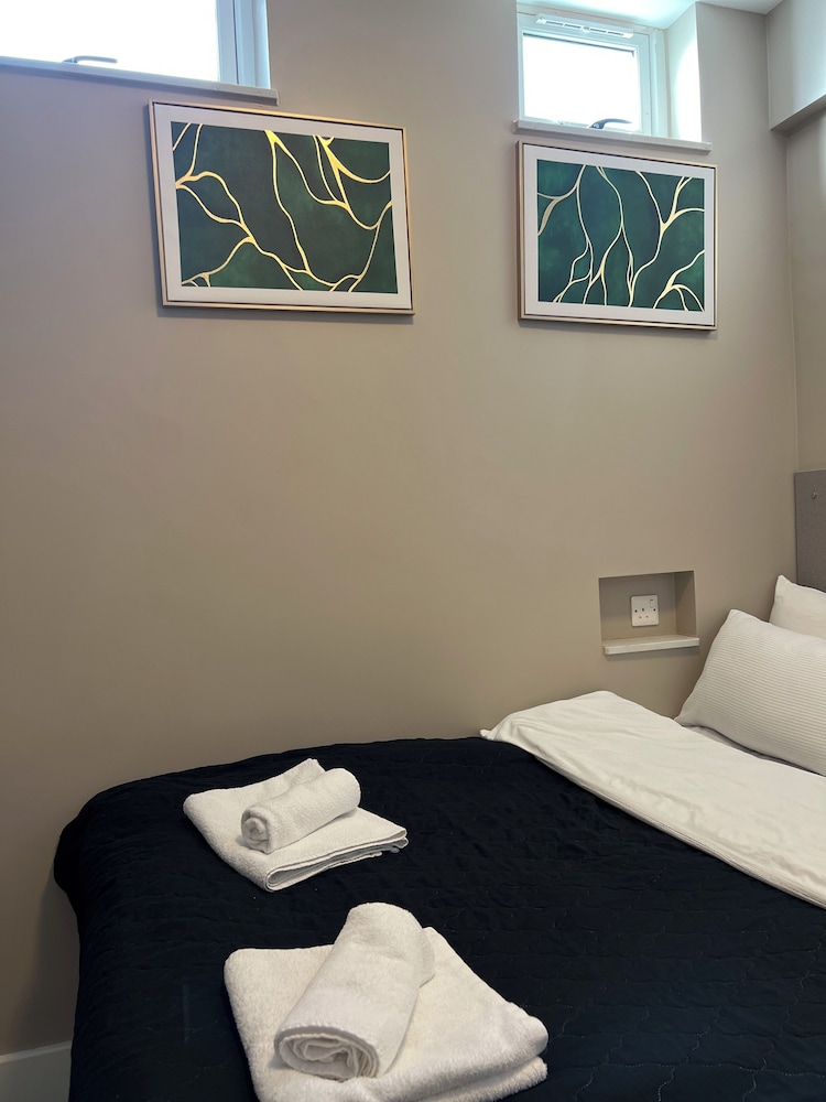 Paragraph Palmers Green - Tottenham Stadium 24/55