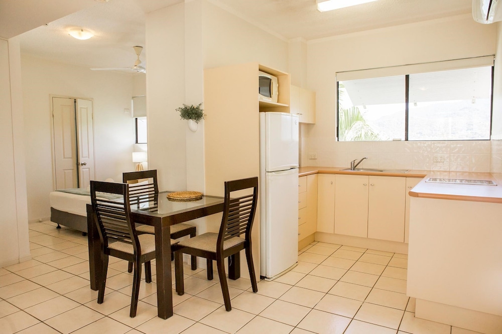 AMAROO AT TRINITY 27/50