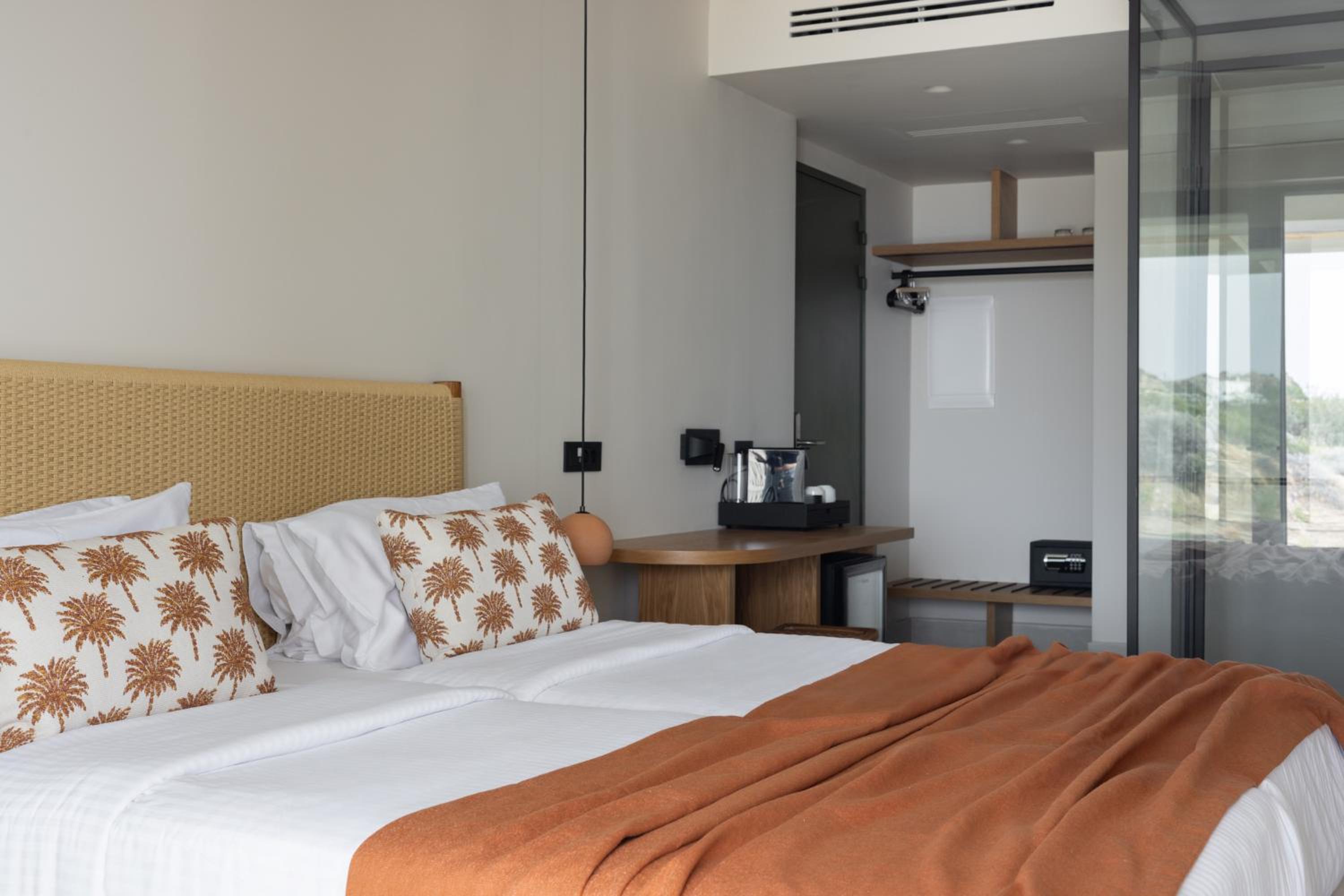 Premium, Double Bed, Sea View, Shared Pool