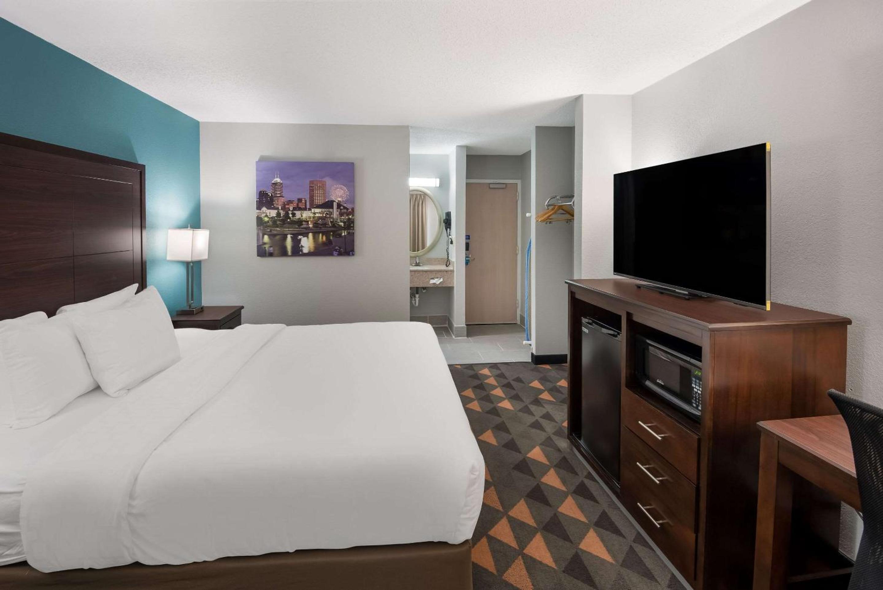 ROOM, KING BED