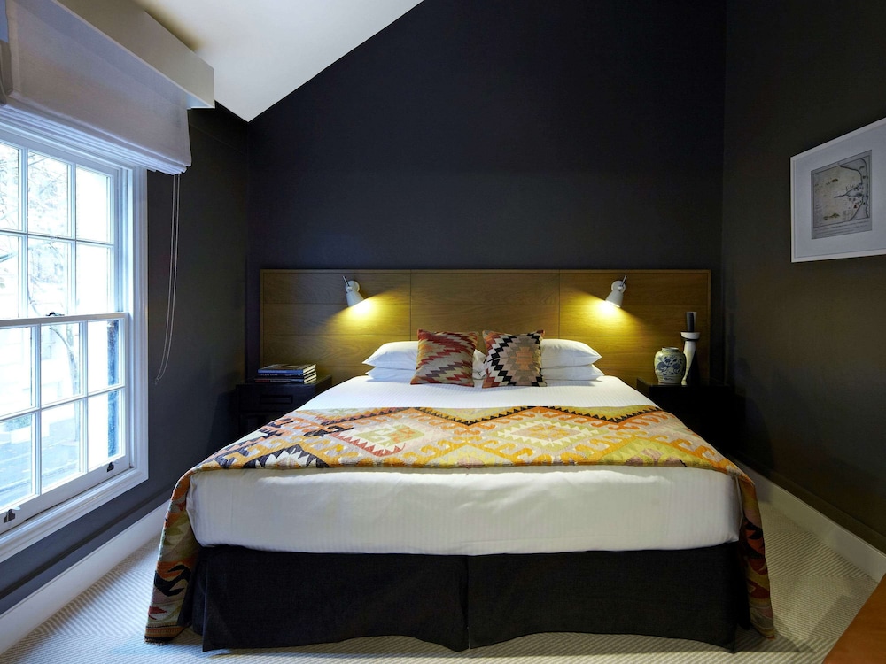 Harbour Rocks Hotel 20/70