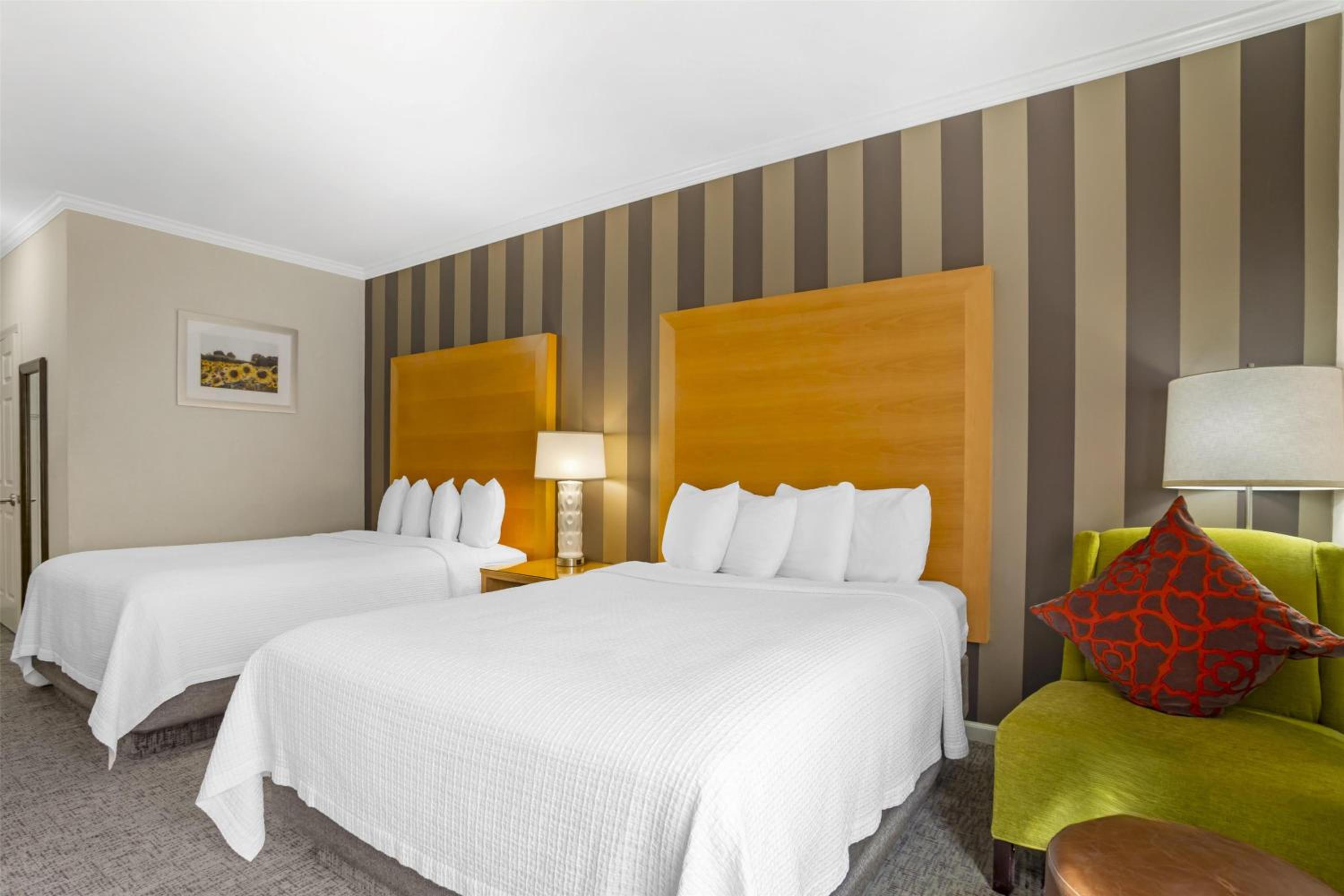 Interior, 2 Queen Beds, Best Western Plus Dixon Davis 3/7