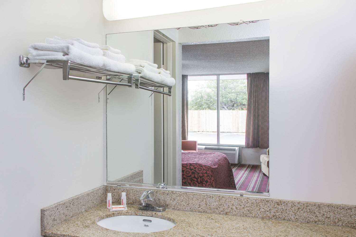 Days Inn by Wyndham Fort Myers 31/31