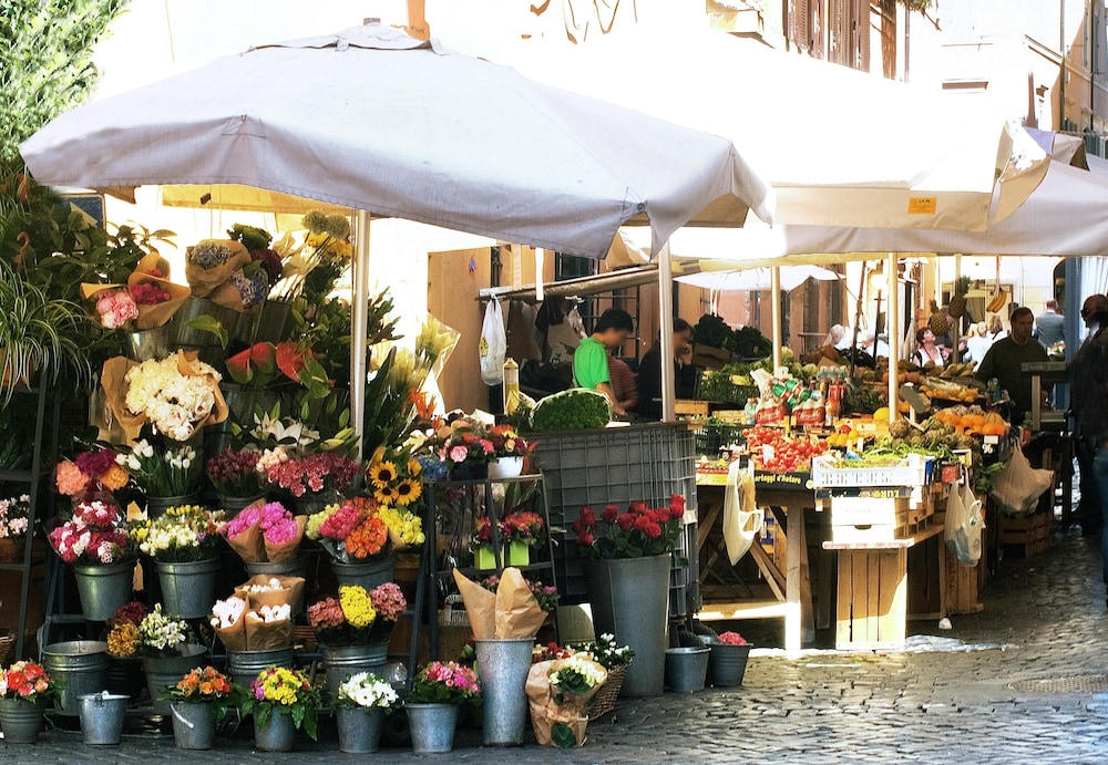 Mario De Fiori 37 in ROME